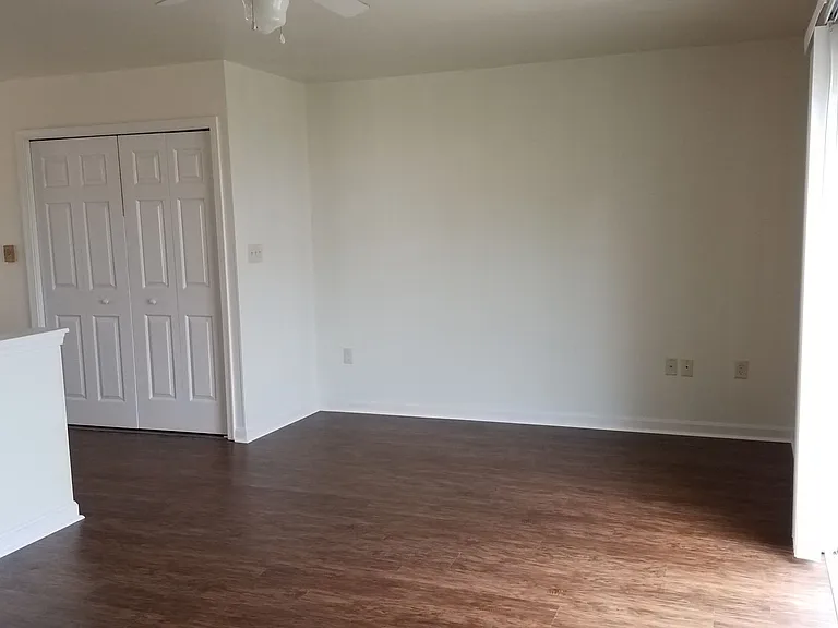 435-437 Chartridge Dr — Photo 8