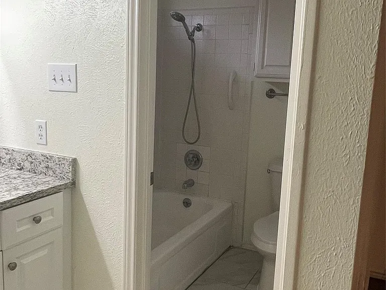 5412 Village Green Dr — Photo 7
