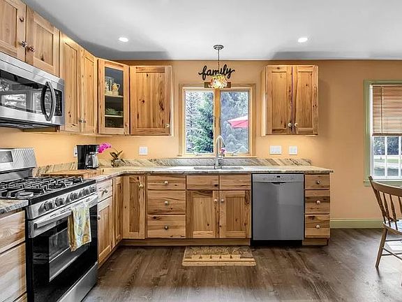 4th image of 4440 Harris Hill Rd