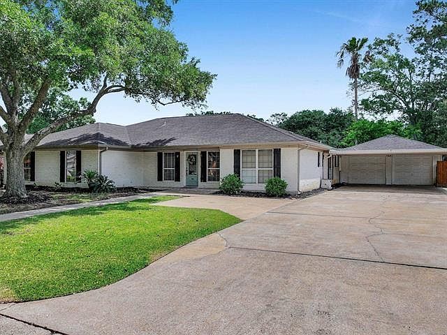 1st image of 950 Monterrey Dr