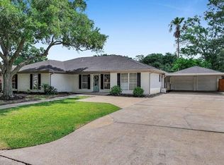 950 Monterrey Dr, Beaumont, TX 77706