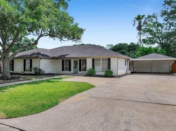 950 Monterrey Dr, Beaumont, TX 77706