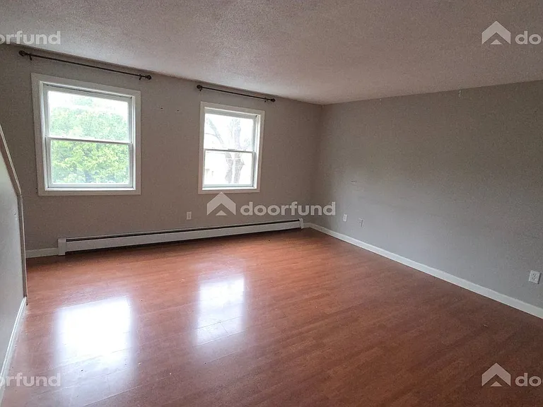 133 Green St #2 — Photo 6