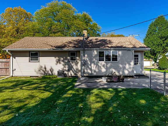 5th image of 3515 Seward Ave