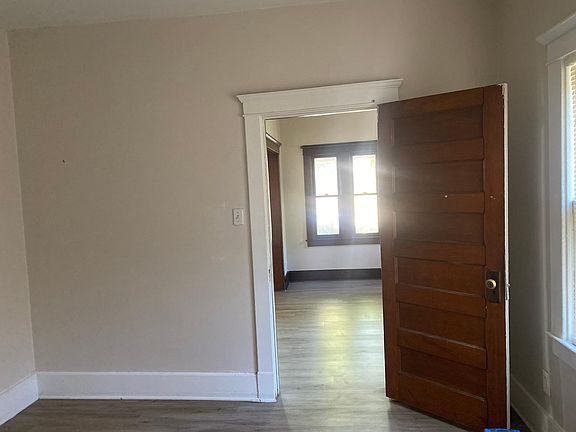 5th image of 4220 Holmes St