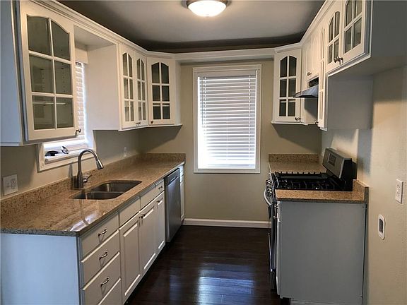 3rd image of 1608 Poplar Dr