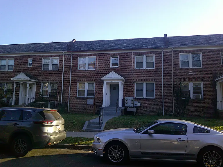 1905 M St NE #3 — Photo 1
