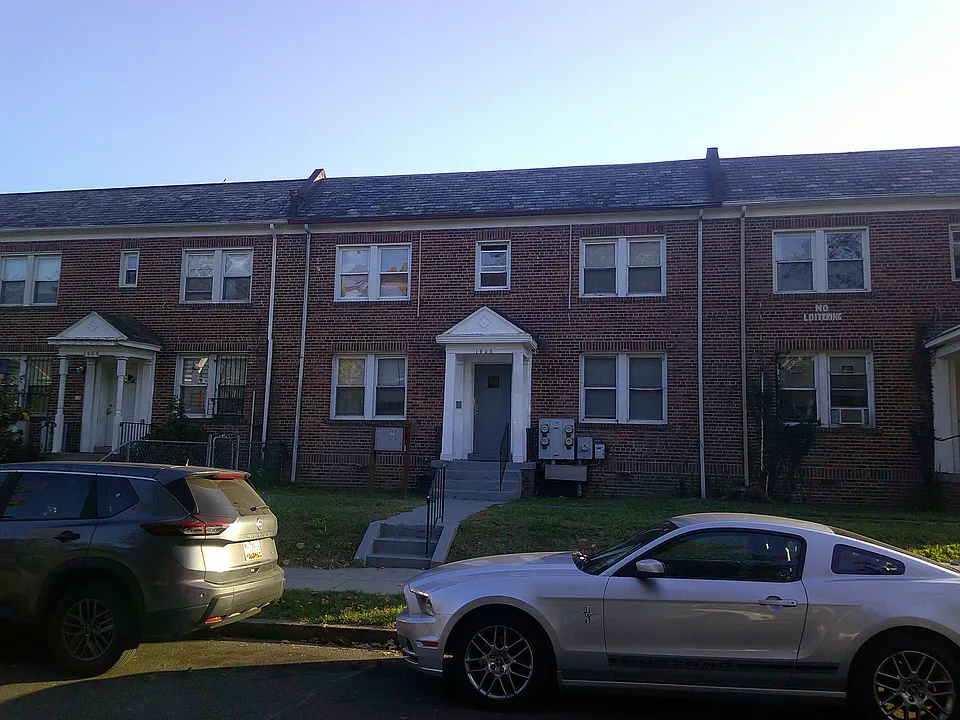 1905 M St NE #3