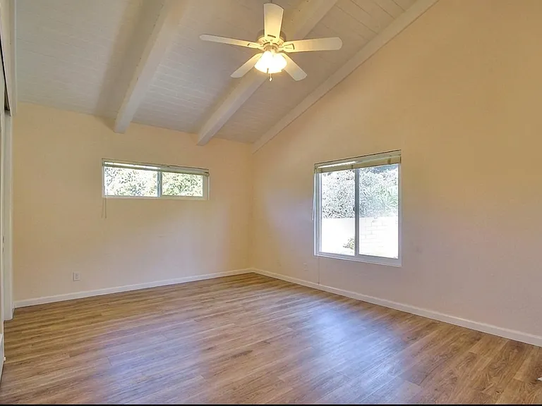 974 N Patterson Ave — Photo 6