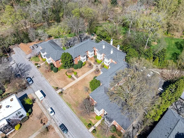 115 Peachtree Memorial Dr NW #C3 — Photo 37