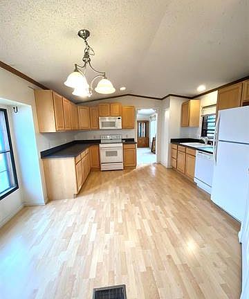 4th image of 48593 Pineview Dr