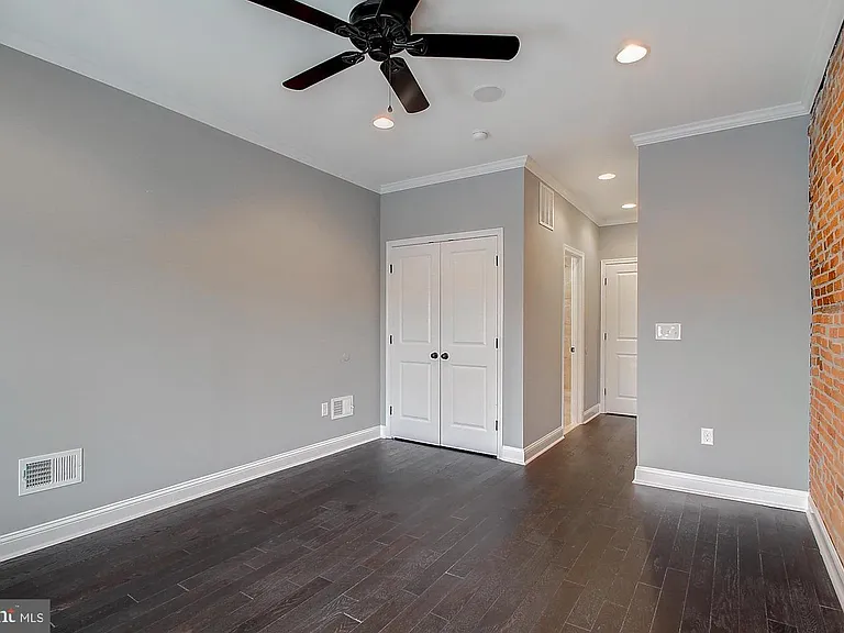 1430 S Charles St — Photo 16