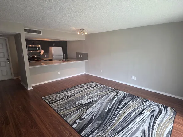 2818 S Bartell Dr APT 13, Houston, TX 77054