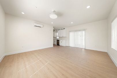 3rd image of 1495 Marshall Ln #2