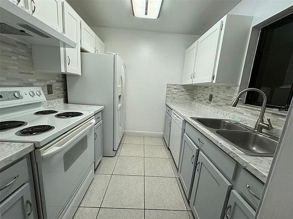 5th image of 2304 Inagua Way Unit 2304