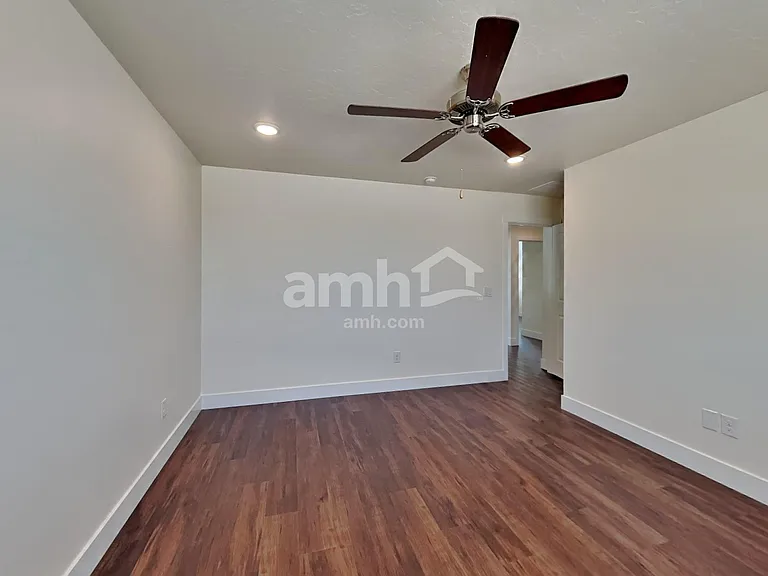 1453 N Alderleaf Ave — Photo 9