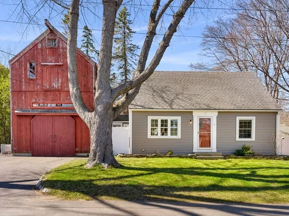 7 Lamprey Ter, Hampton, NH 03842