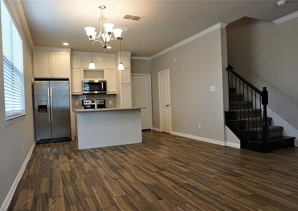 1st image of 500 N Chestnut St APT 1