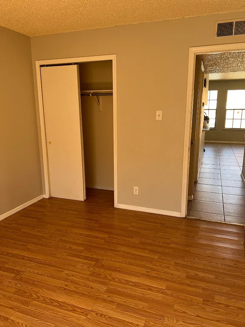 920 San Pedro Drive Southeast - 920-3 — Photo 4
