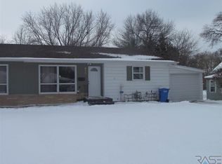 835 NE 1st St, Madison, SD 57042