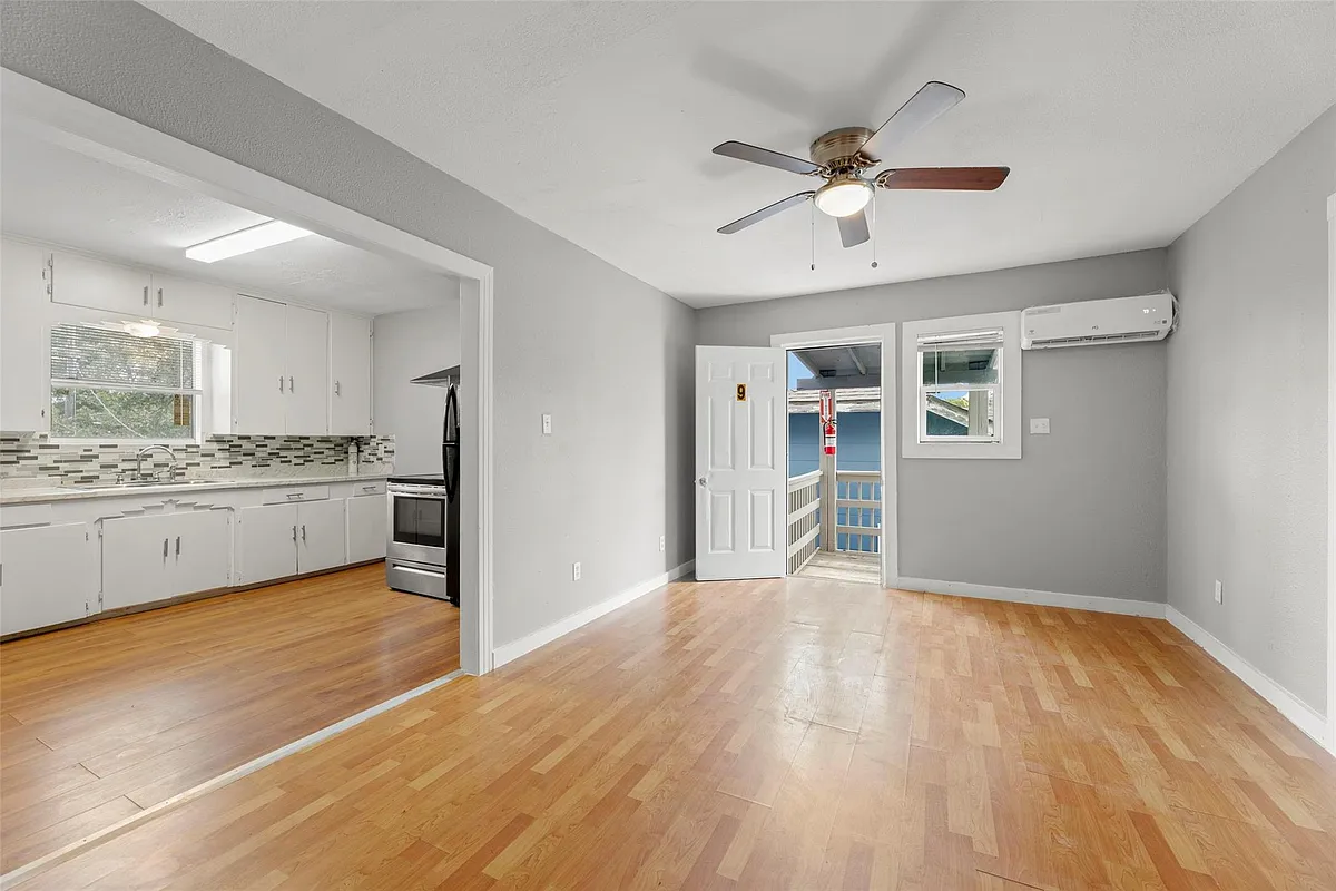 Photo 2 of 23 - 3420 Michigan St #9 - Baytown, TX Building Photo - 3420 Michigan St #9