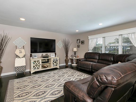4th image of 128 Shasta Ln