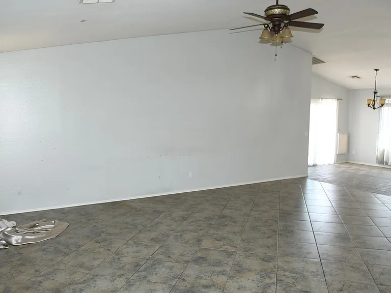 13950 W Maui Ln — Photo 2