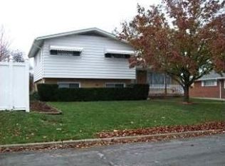 211 Windsor Dr, Rossford, OH 43460