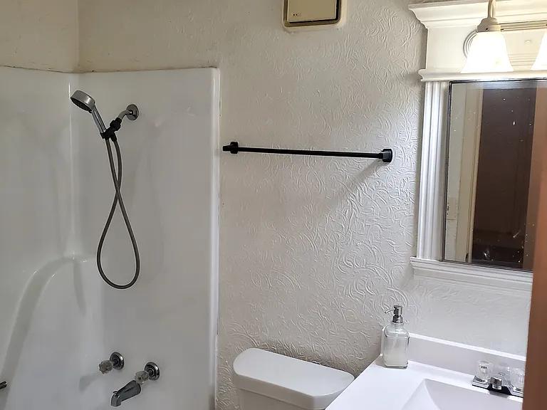 511 Summitt St #B — Photo 9
