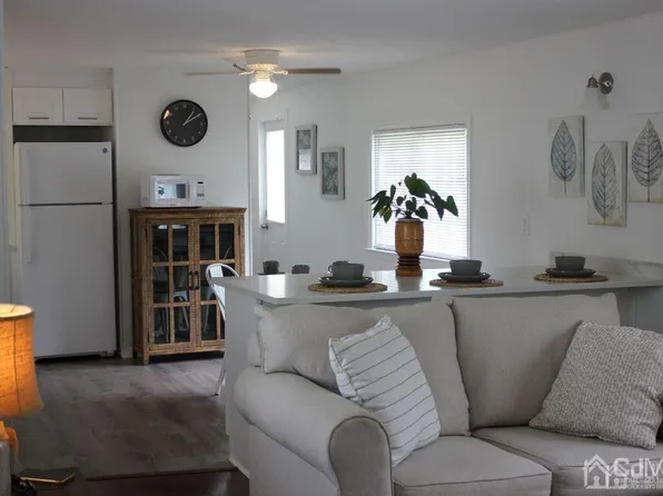 214 Lawrence Ct, Spotswood, NJ 08884