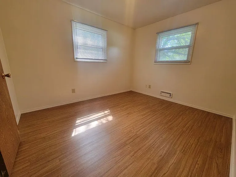 4222 Phillip St — Photo 4