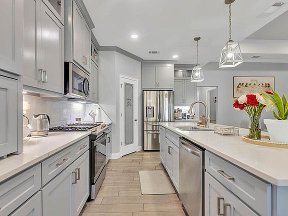 5th image of 8537 Luz Dr