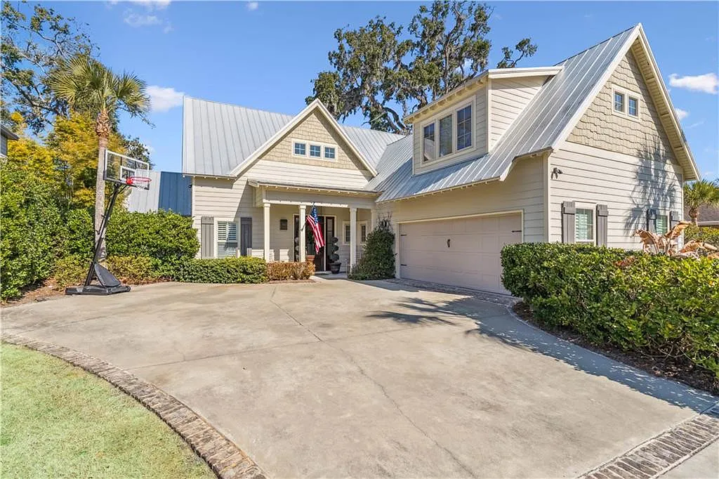 4 bed, 3.0 bath, 3988 sqft, $5,160 — Photo 1