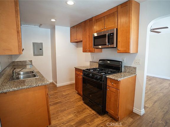 4th image of 706 W 90th St