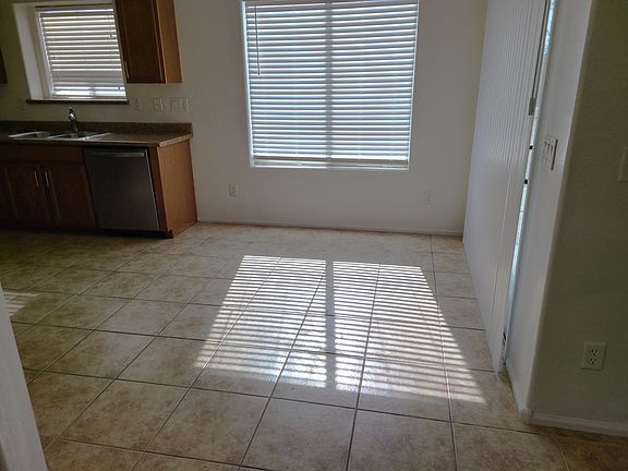 4th image of 639 E Jeanne Ln
