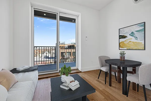 Rented by MNS | media 9