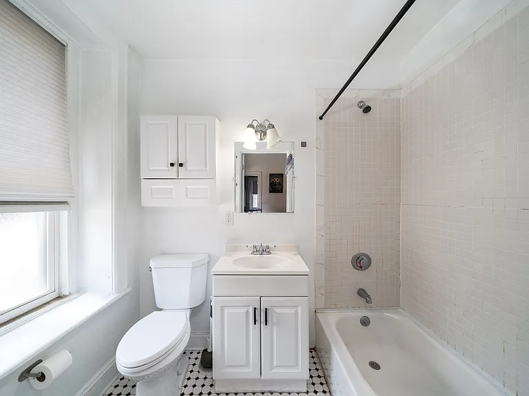600 Willow Ave #1 — Photo 6