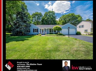 849 Woodland Hills Rd, Batavia, IL 60510