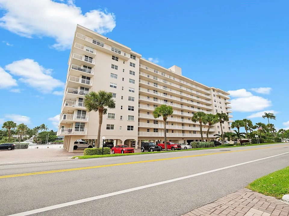 1050 Hillsboro Mile #203W