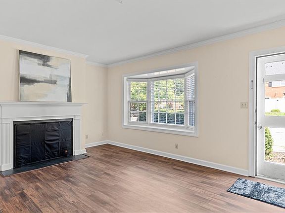 4th image of 371 Hanover Arms Ct