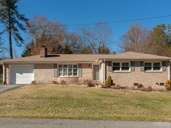 1611 Sherman Dr, Hendersonville, NC 28739