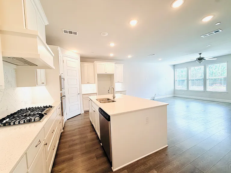 1924 McClane Dr — Photo 9