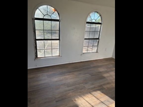 5th image of 301 Milwee St