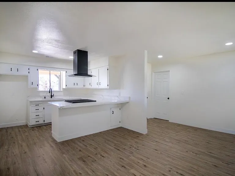 1435 S Salome St — Photo 5