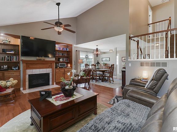 4th image of 31 Lake Ridge Ct