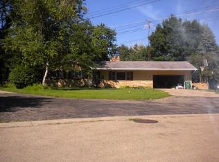 445 S Genoa St, Genoa, IL 60135