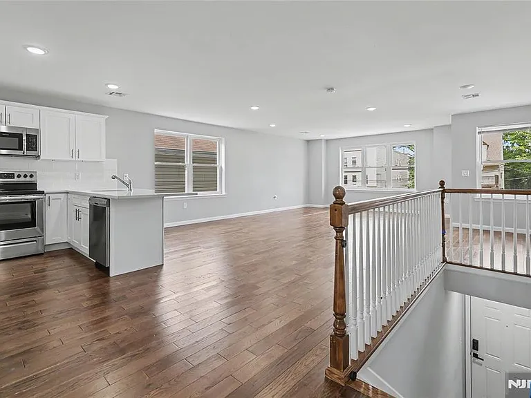 168 Johnson Ave — Photo 11