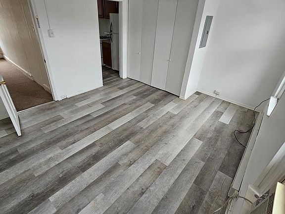 5th image of 1910 Catharine St #3