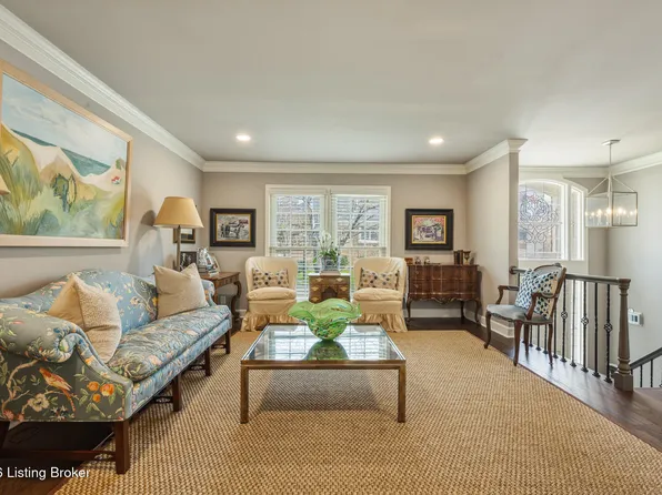 1202 Wellington Pl, Windy Hills, KY 40207