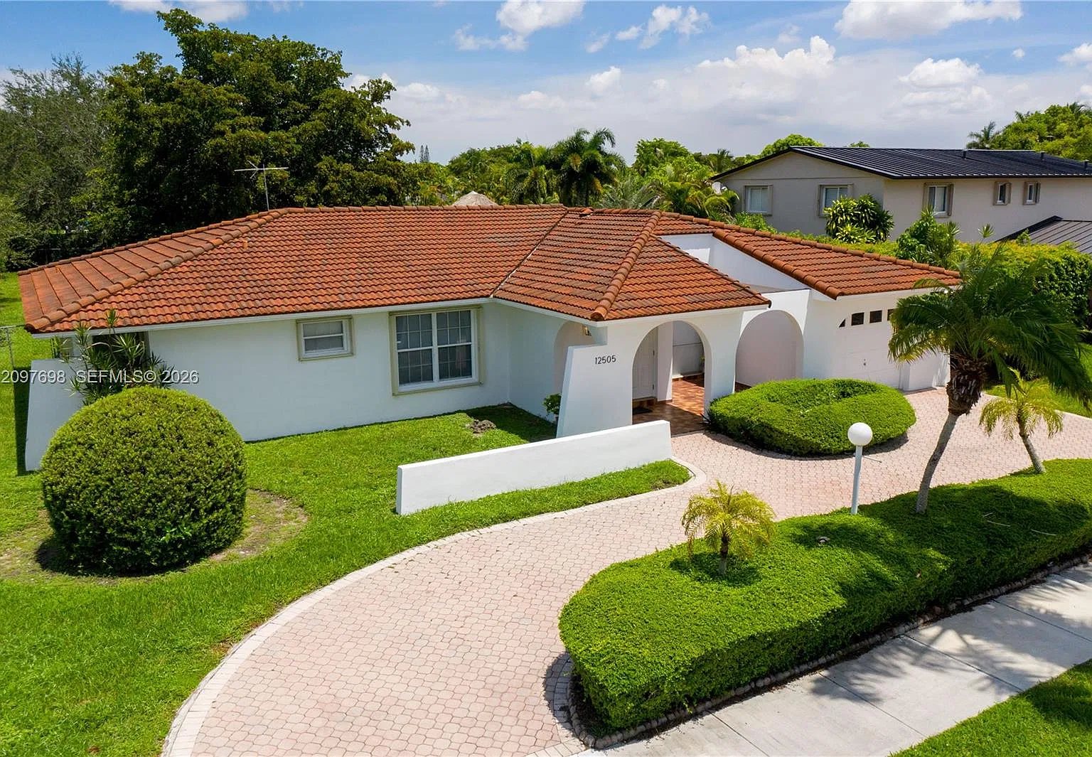 3 bed, 2007 sqft, $4,200 — Photo 1